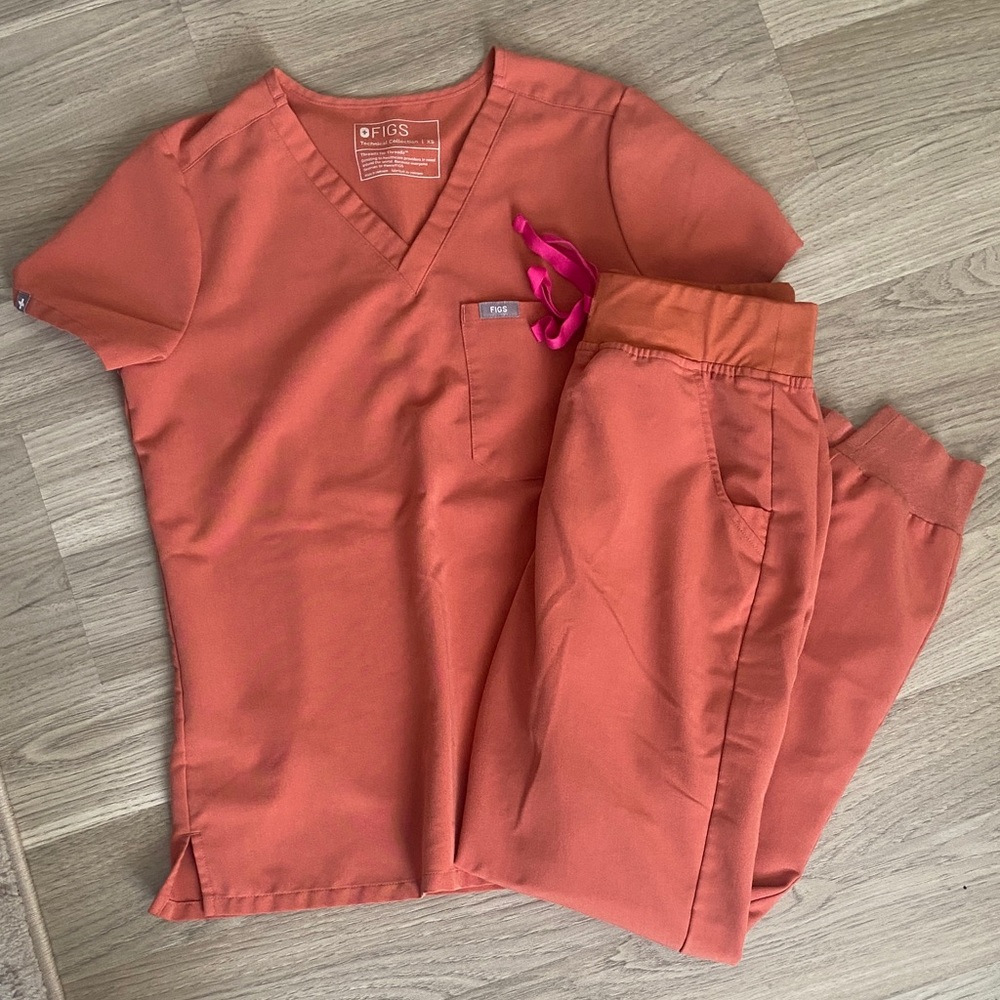 Figs Terracotta Scrub Set